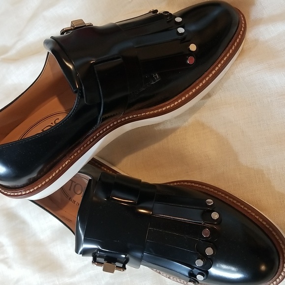 TODS BLACK PATENT LEATHER STUDDED FRINGED Buckled Flat made in italy - Picture 3 of 4